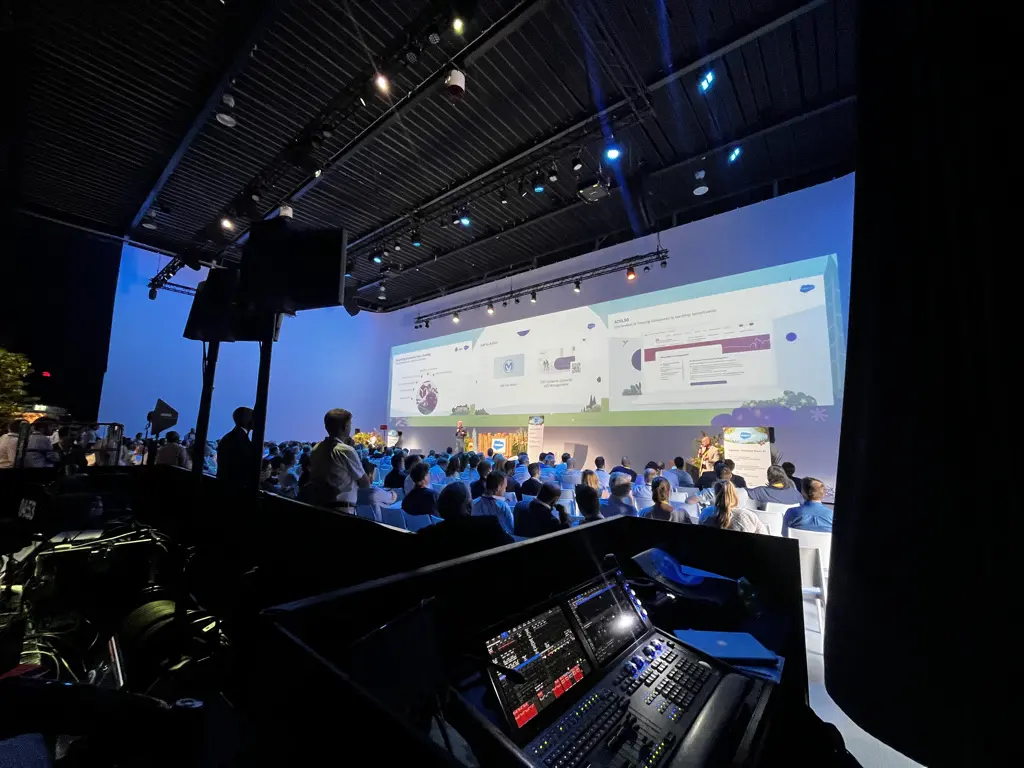 Salesforce Live photo